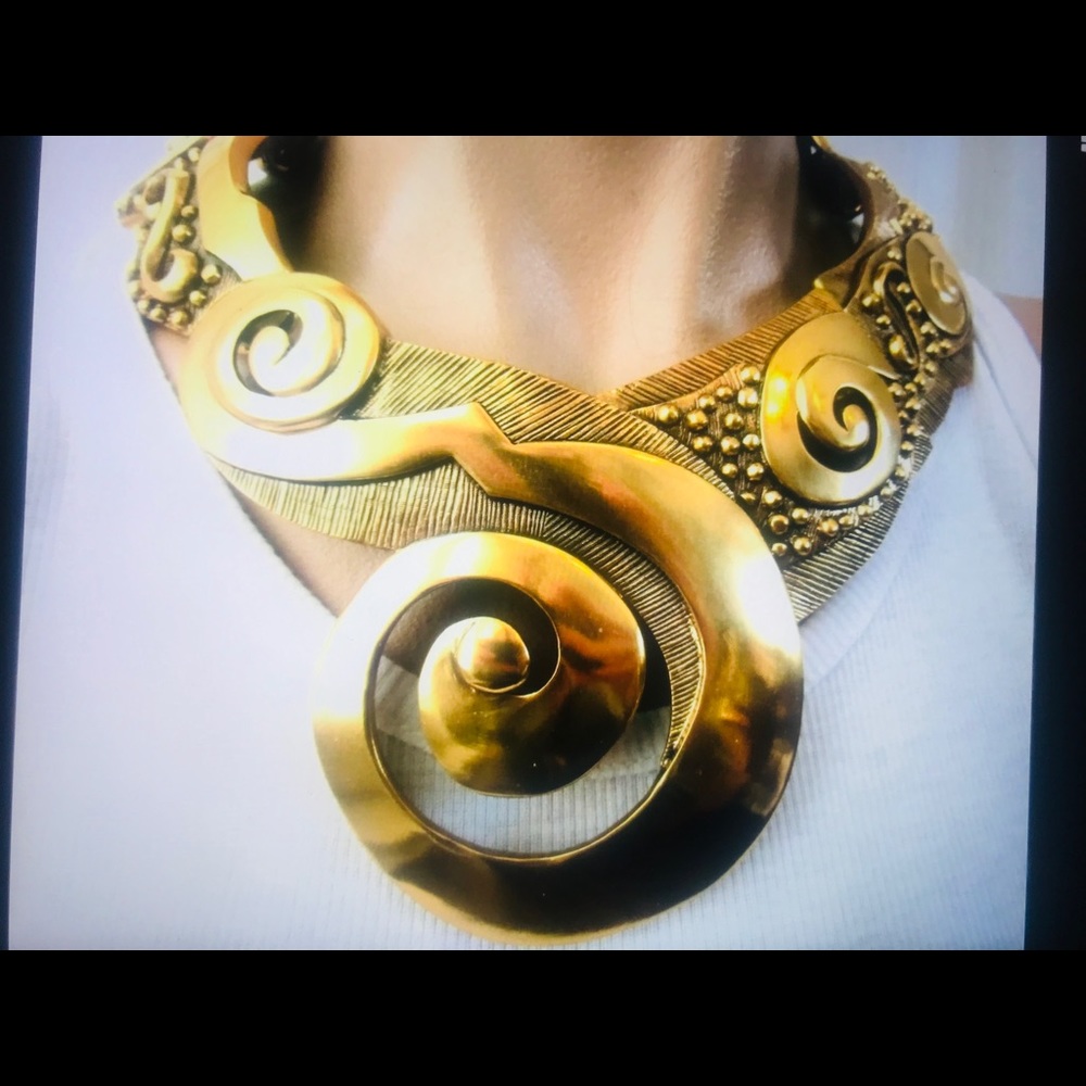 OSCAR DE LA RENTA GOLDEN NECKLACE IN ORIGINAL BOXE - Picture 8 of 16